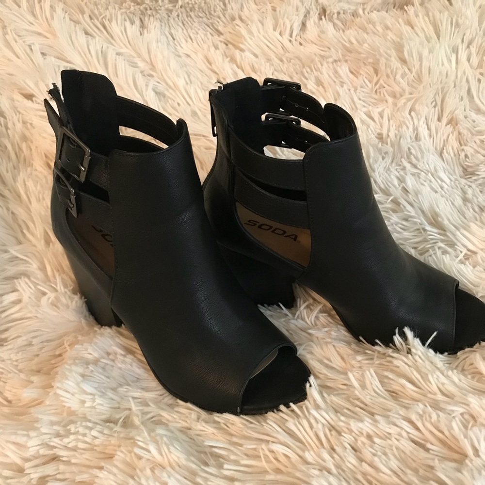 Black buckle booties !